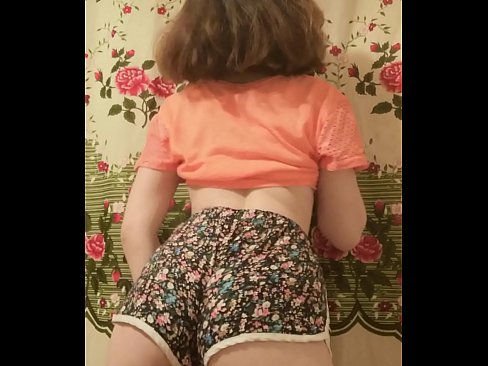 ❤️ Una ghjovana sexy si spoglia i pantaloncini davanti à a camera ️ Video cazzo à noi % co.massagecenter-yalta.ru%